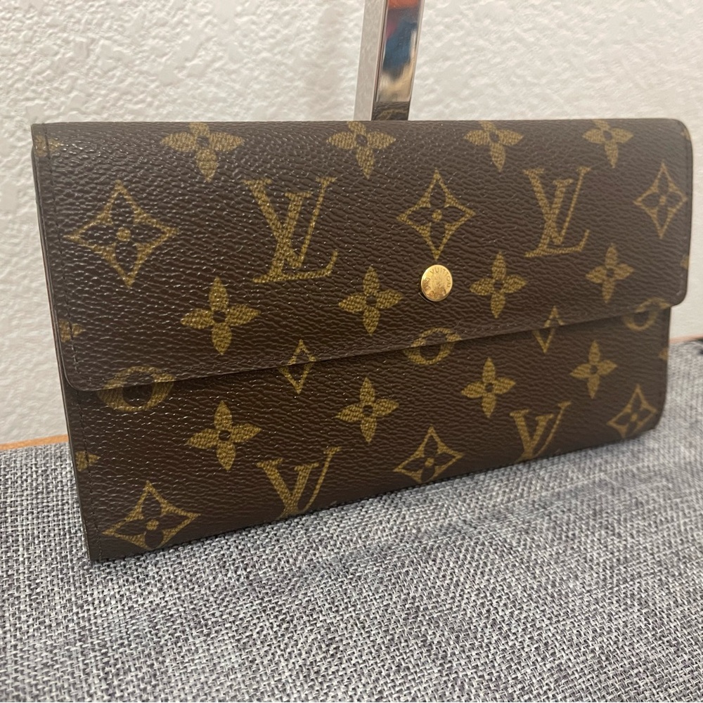 24. Louis Vuitton Porte Tresor International Wallet Monogram Canvas - Picture 2 of 9
